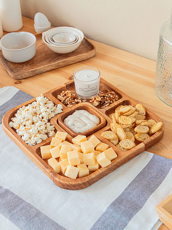 Менажница тарелка деревянная квадратная из дуба секционная для сыра пиццы и закусок 5 секционная